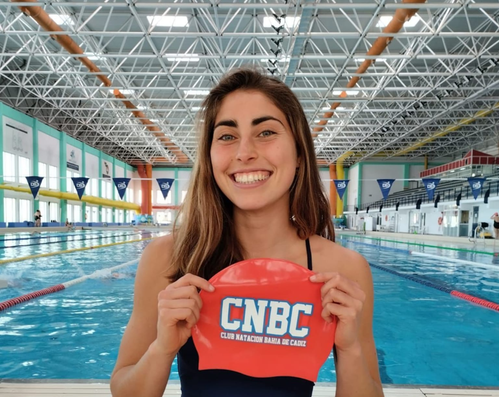 Homenaje a Zeni: Una Carrera de Éxitos en la Piscina y en la Vida&nbsp;🎓🏊‍♂️